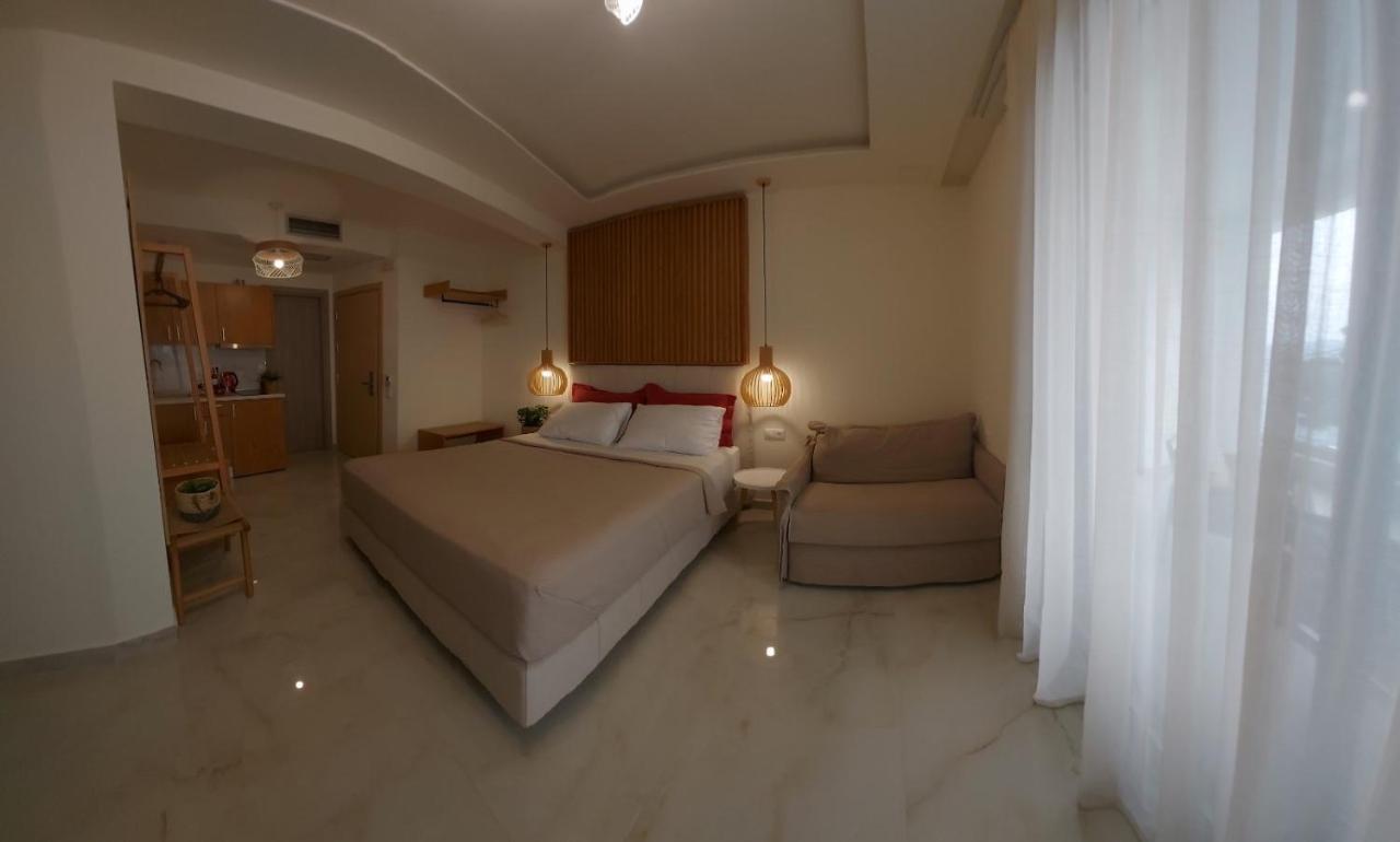 Wide Blue Luxury Boutique Suites Neos Marmaras Exterior photo