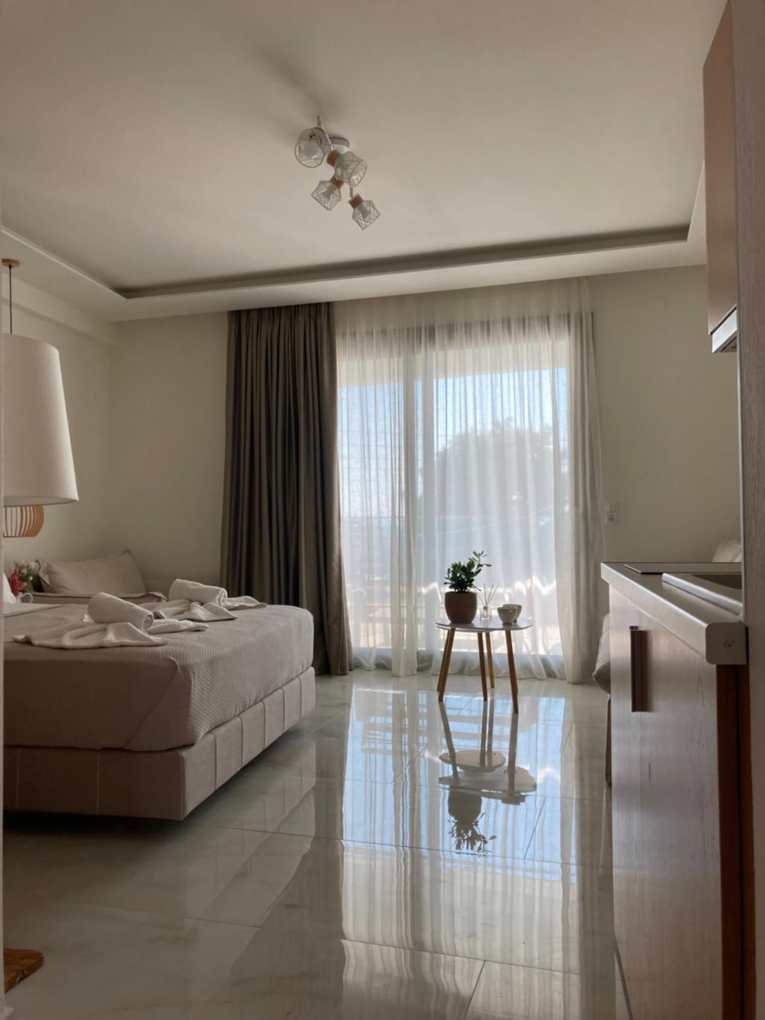 Wide Blue Luxury Boutique Suites Neos Marmaras Exterior photo